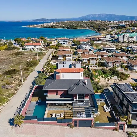 Cesme'De Yemyesil Bahceli, Havuzlu Villa-Awz112 Villa Cesme