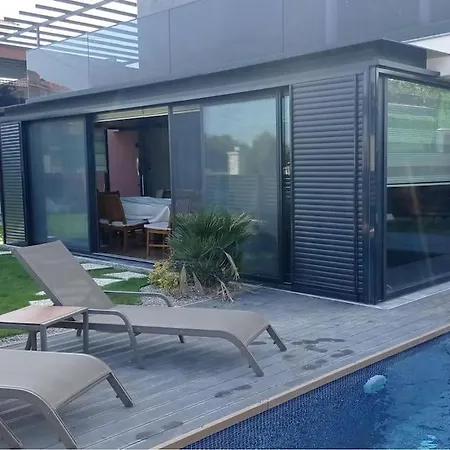 Villa Cesme'De Yemyesil Bahceli, Havuzlu Villa-Awz112