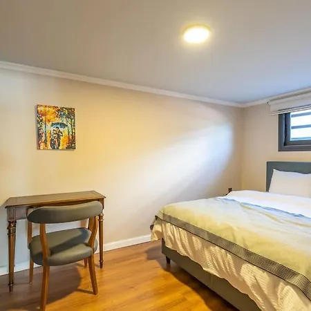 Cesme'De Yemyesil Bahceli, Havuzlu Villa-Awz112 Cesme