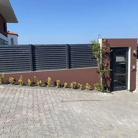 Cesme'De Yemyesil Bahceli, Havuzlu Villa-Awz112 *