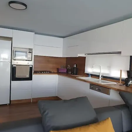 Cesme'De Yemyesil Bahceli, Havuzlu Villa-Awz112 *