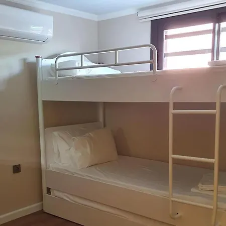 Cesme'De Yemyesil Bahceli, Havuzlu Villa-Awz112 Villa Cesme