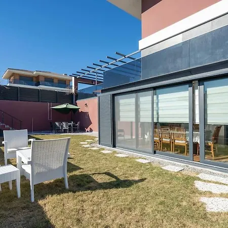 Cesme'De Yemyesil Bahceli, Havuzlu Villa-Awz112 Cesme